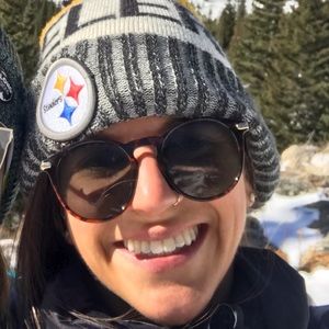 Meet your Posher, Hollie